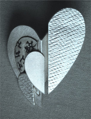 The brooch “The Heart of the Matter, Compassion”